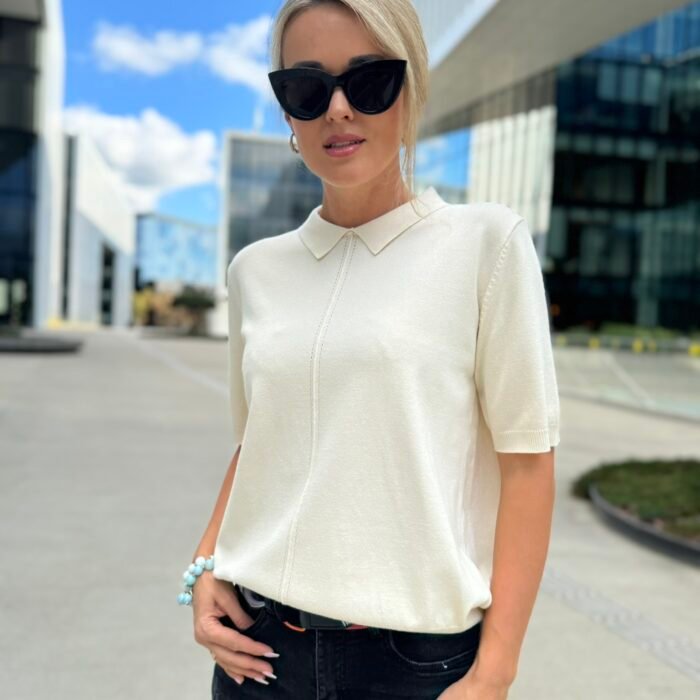 Megztinis su apykakle<span> - </span>Kreminė