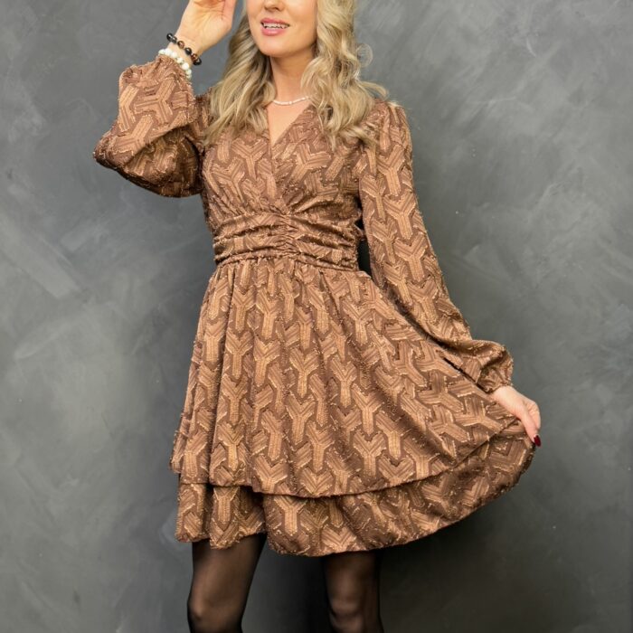 Suknelė su elegancijos raštais