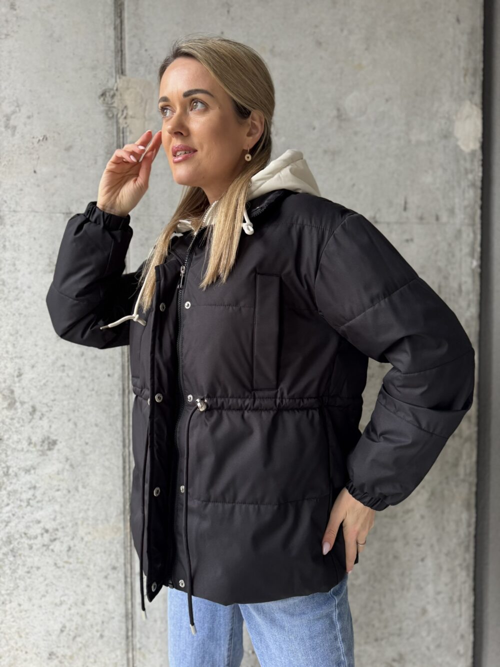 Pavasarinė striukė juodos spalvos - Image 3