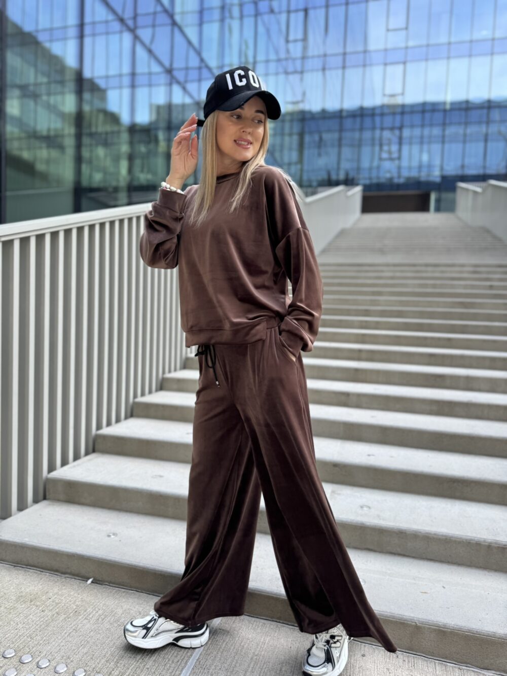 Veliūrinis kostiumėlis "Velvet Luxe" platesnėmis kelnėmis - Image 6
