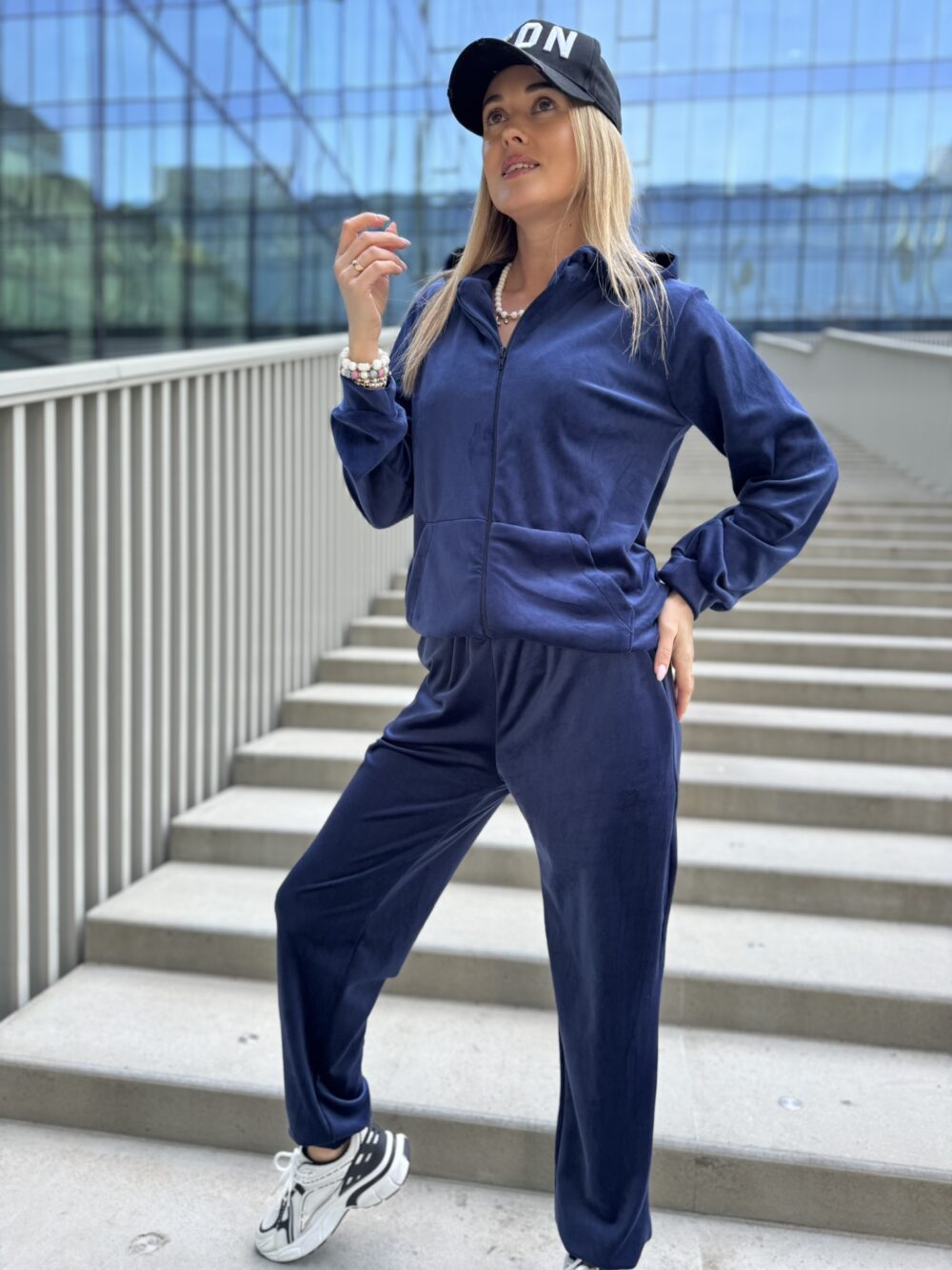 Veliūrinis kostiumėlis "Velvet Zip"