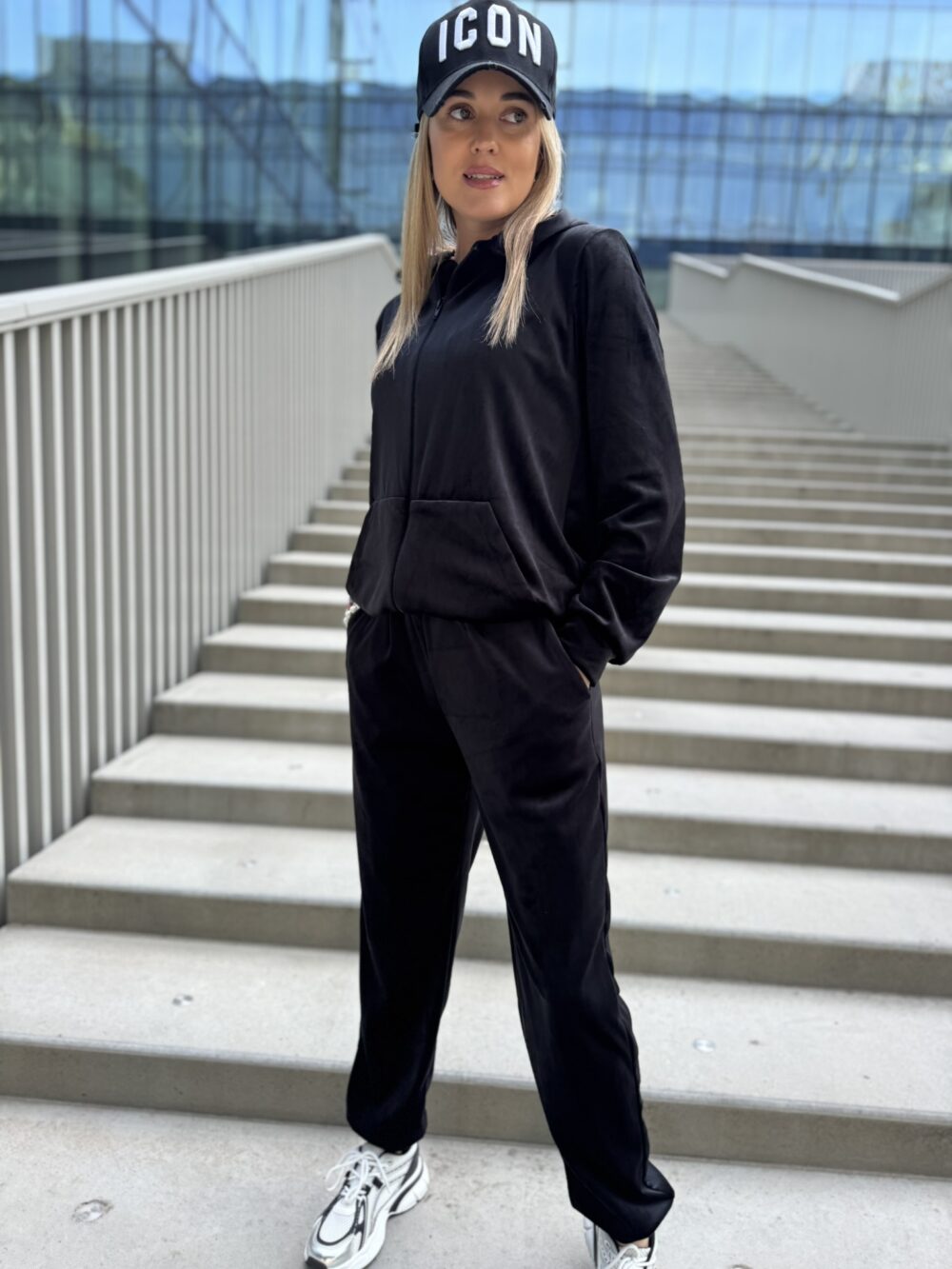 Veliūrinis kostiumėlis "Velvet Zip" - Image 9