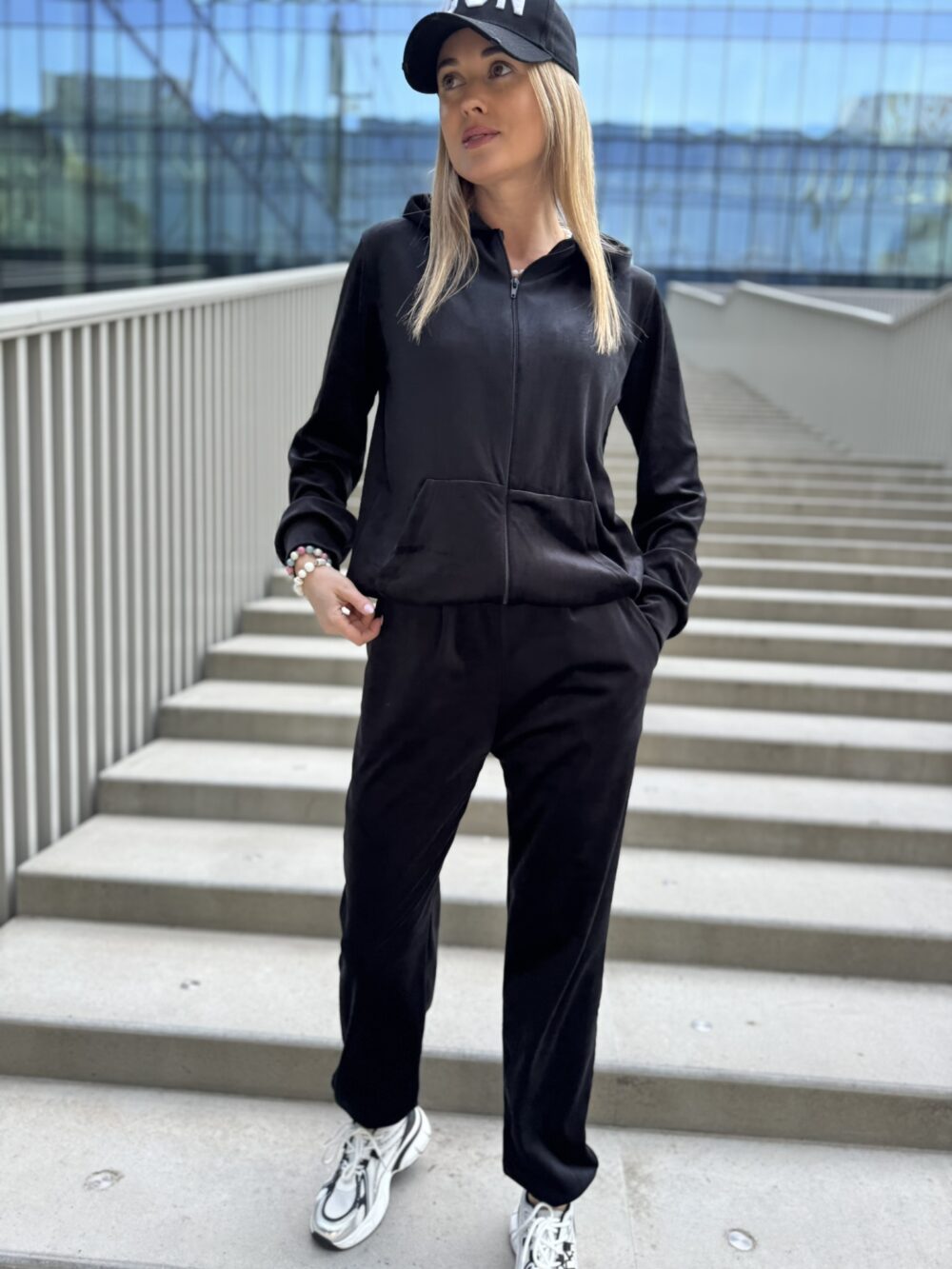 Veliūrinis kostiumėlis "Velvet Zip" - Image 6