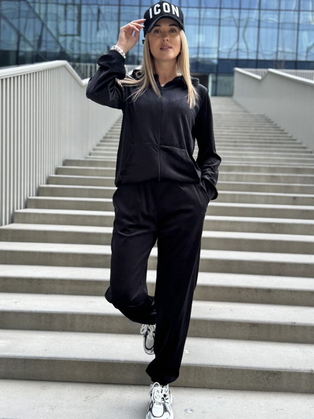 Veliūrinis kostiumėlis "Velvet Zip" - Image 3