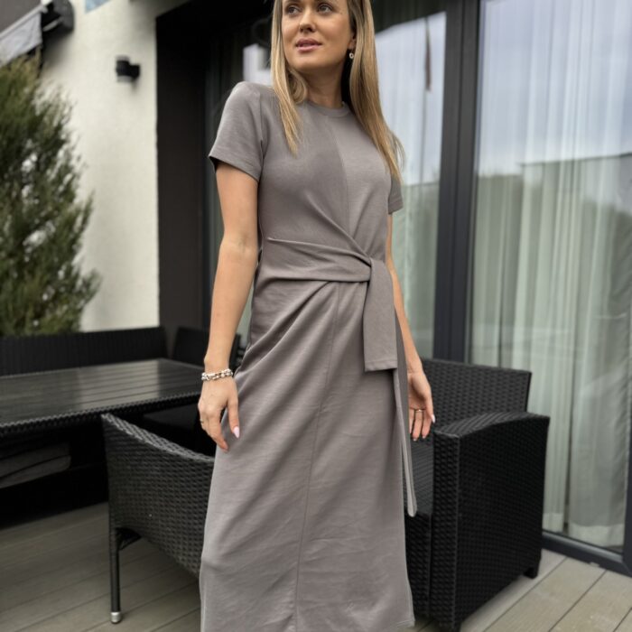 Elegantiška  suknelė su diržu