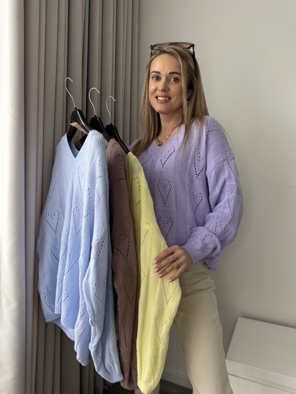 „Aroma Knit“ Kvepiantis Megztukas su V Formos Iškirpte - Image 10