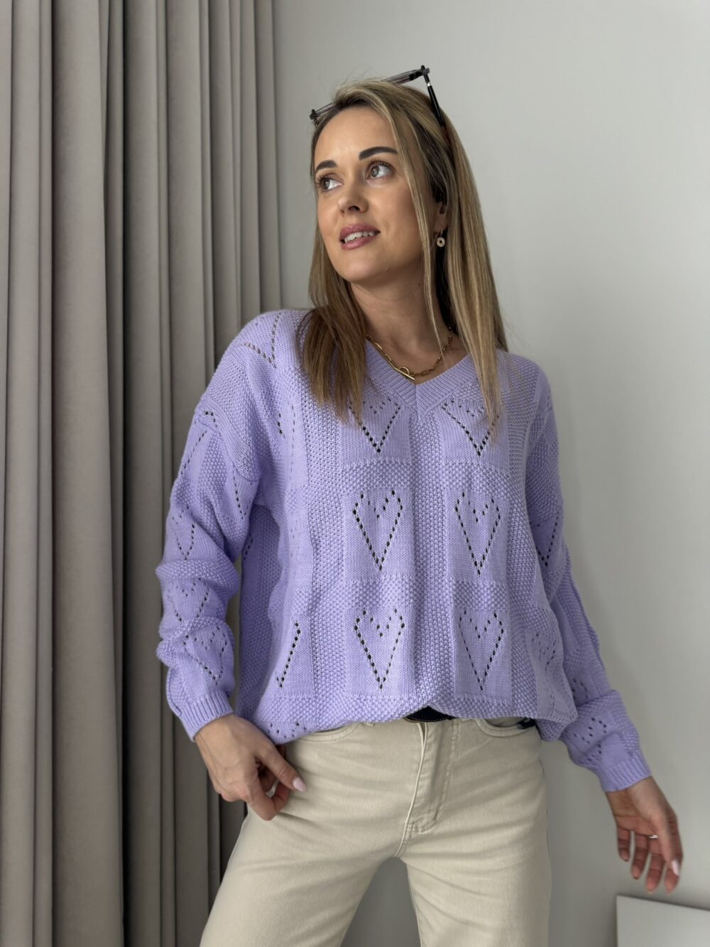 „Aroma Knit“ Kvepiantis Megztukas su V Formos Iškirpte - Image 9