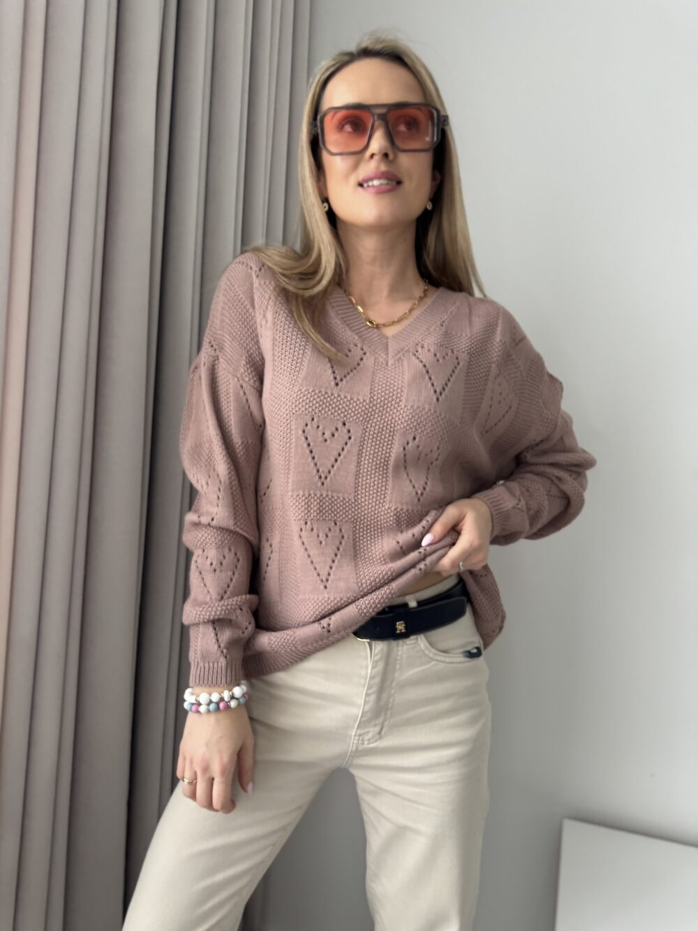 „Aroma Knit“ Kvepiantis Megztukas su V Formos Iškirpte - Image 8