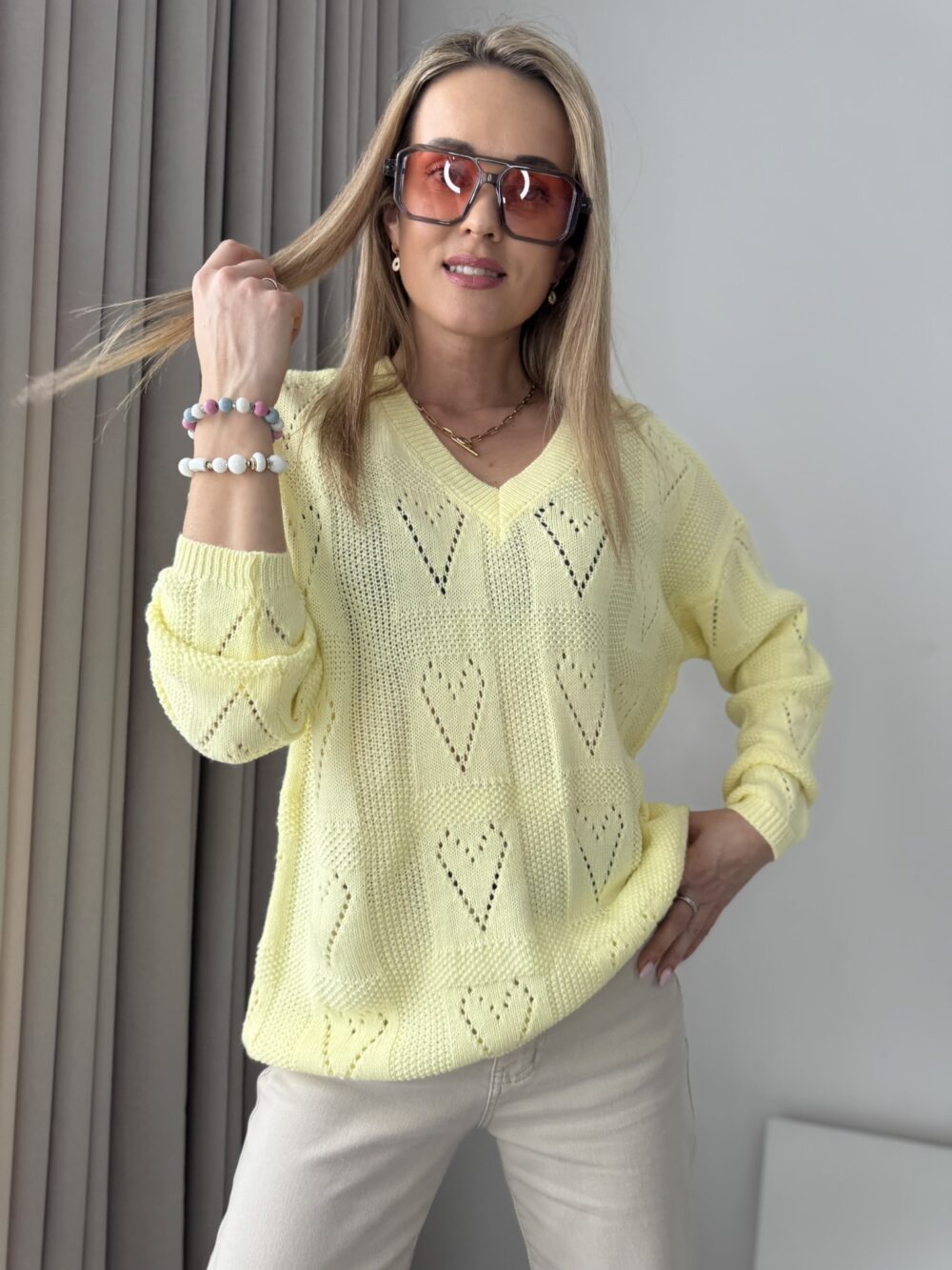 „Aroma Knit“ Kvepiantis Megztukas su V Formos Iškirpte - Image 2