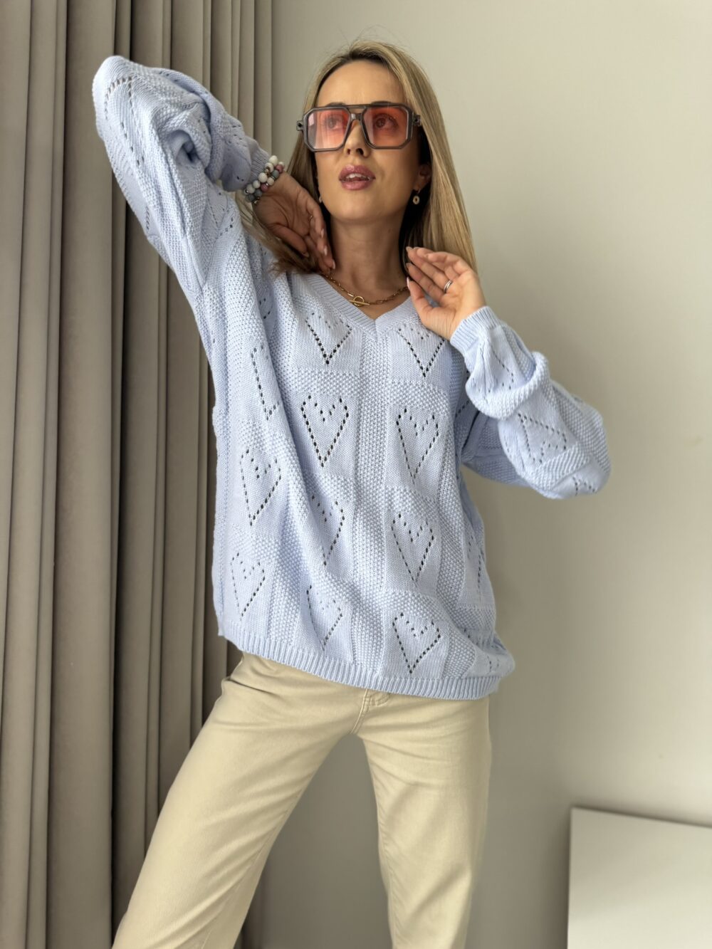 „Aroma Knit“ Kvepiantis Megztukas su V Formos Iškirpte - Image 6