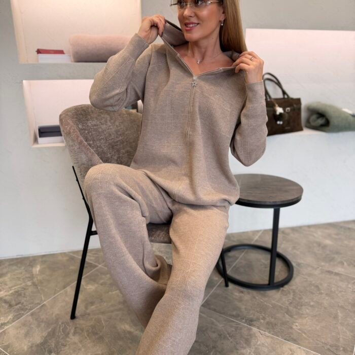 Cashmere Lounge - casual suit with softness and elegance