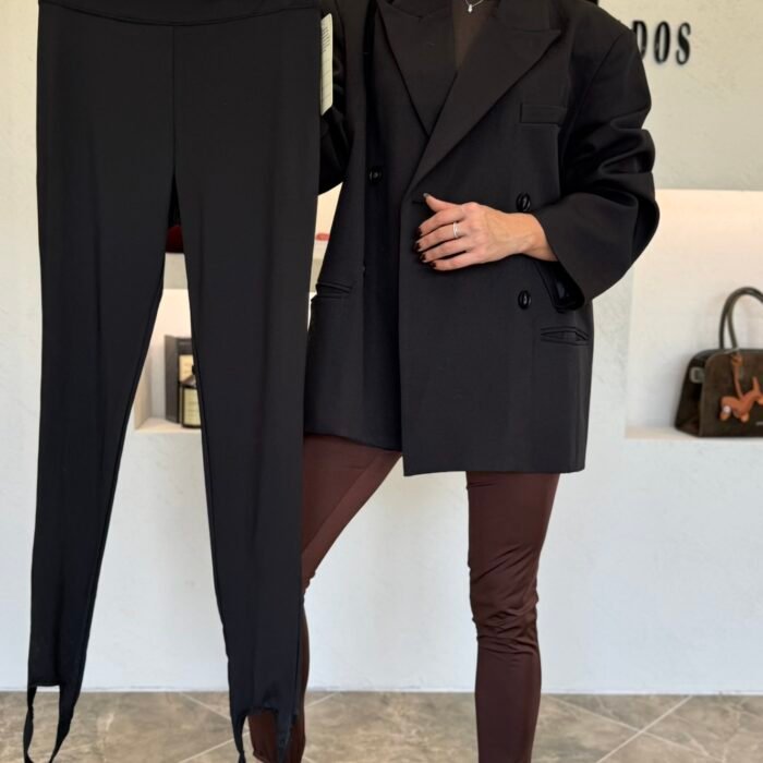 „Soft Stretch legingi ar kājas cilpu